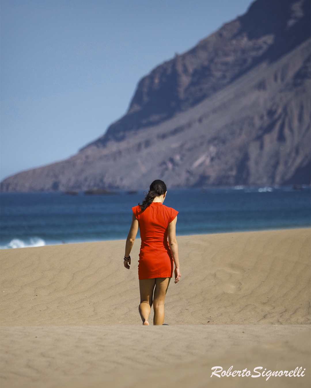Caminando en rojo en Famara